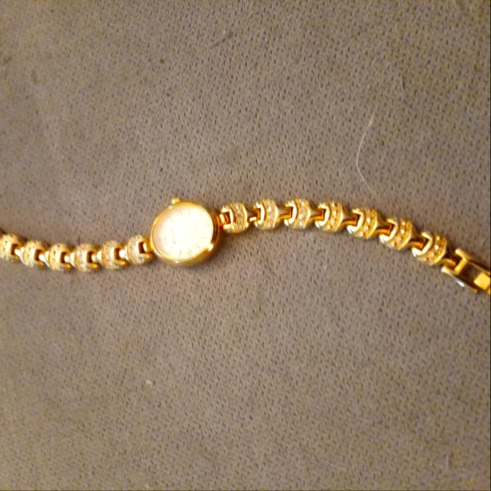 Brio Elegant Gold Women's Bracelet Watch